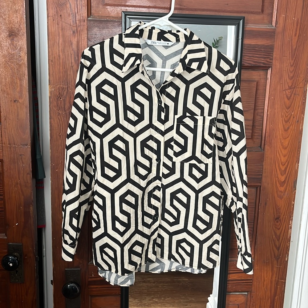 Zara geometric pocket button up shirt size M